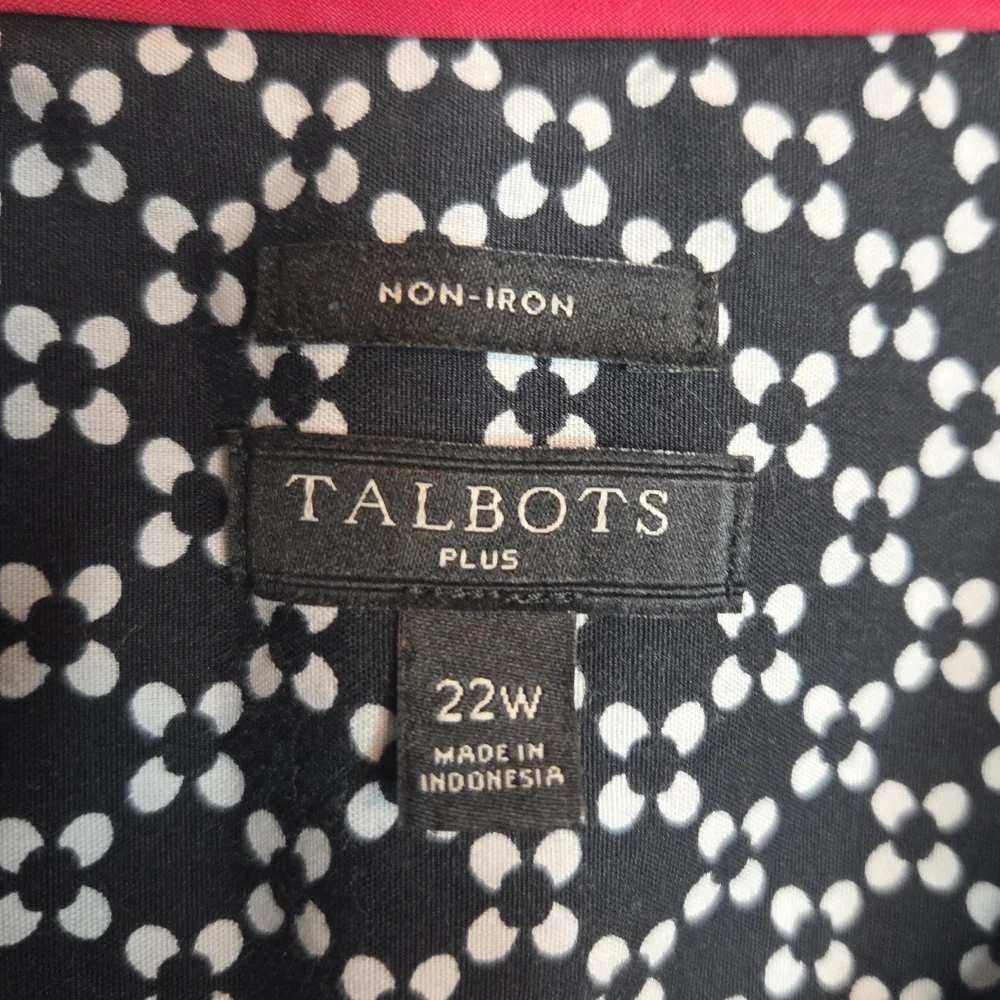Talbots Plus Non-Iron Popover Blouse Black White Print Size 22W - Picture 4 of 6
